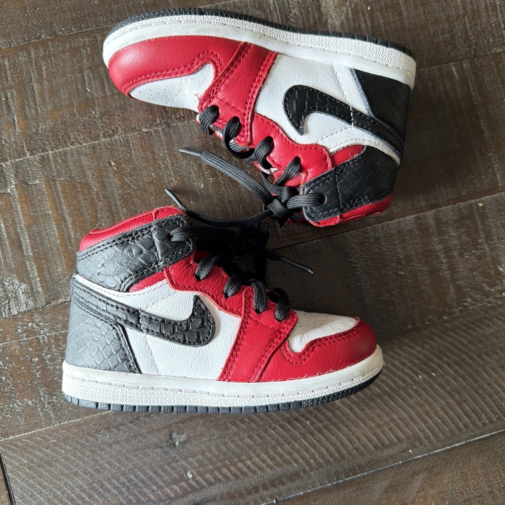 Nike Air Jordan 1 Mid Unisex Kids Leather Mid-Top Sneakers Red/White/Black 7 C